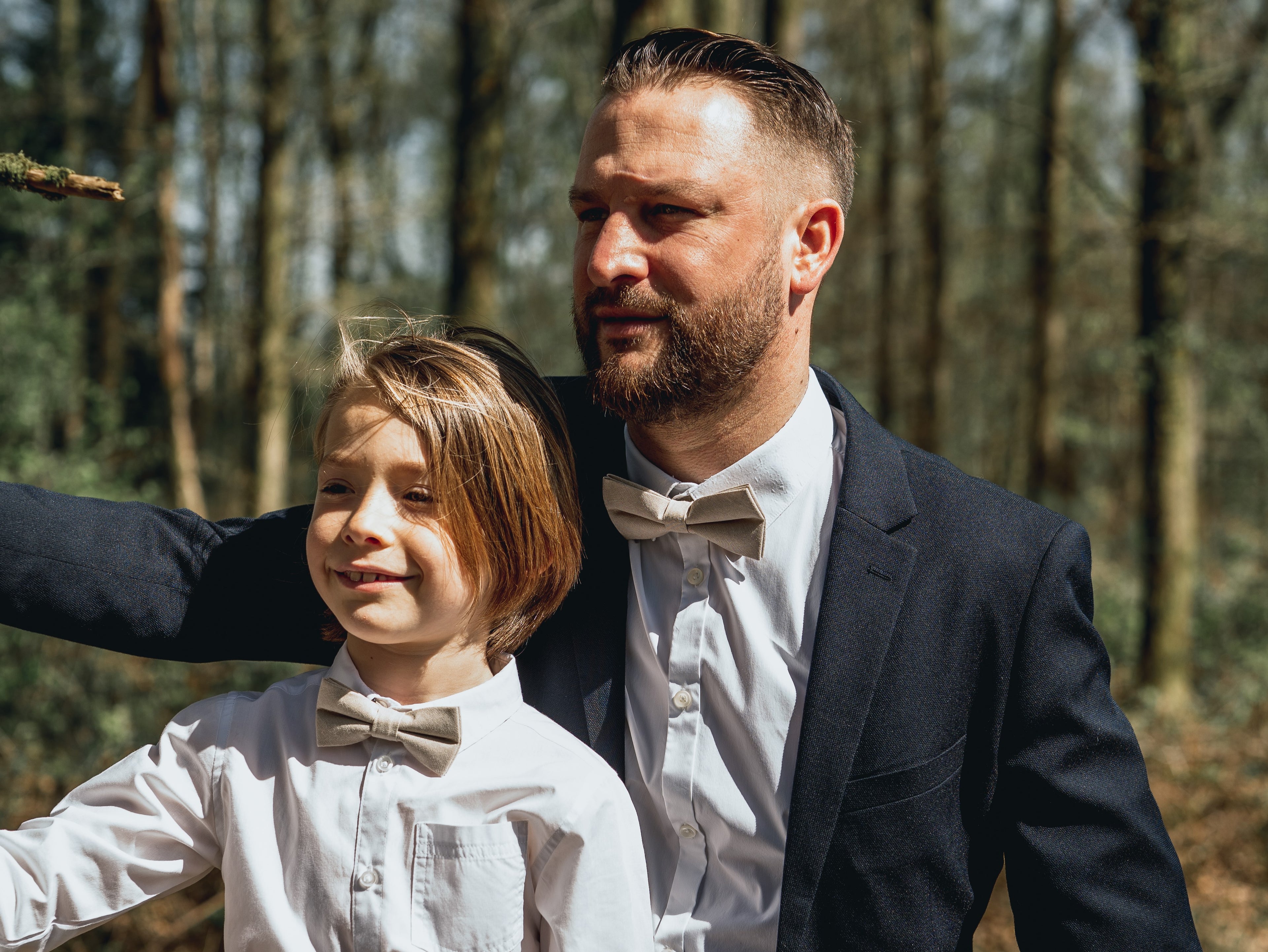 Nœud Papillon Père & Fils : Créez un Duo Stylé et Complice 👔 Imagen