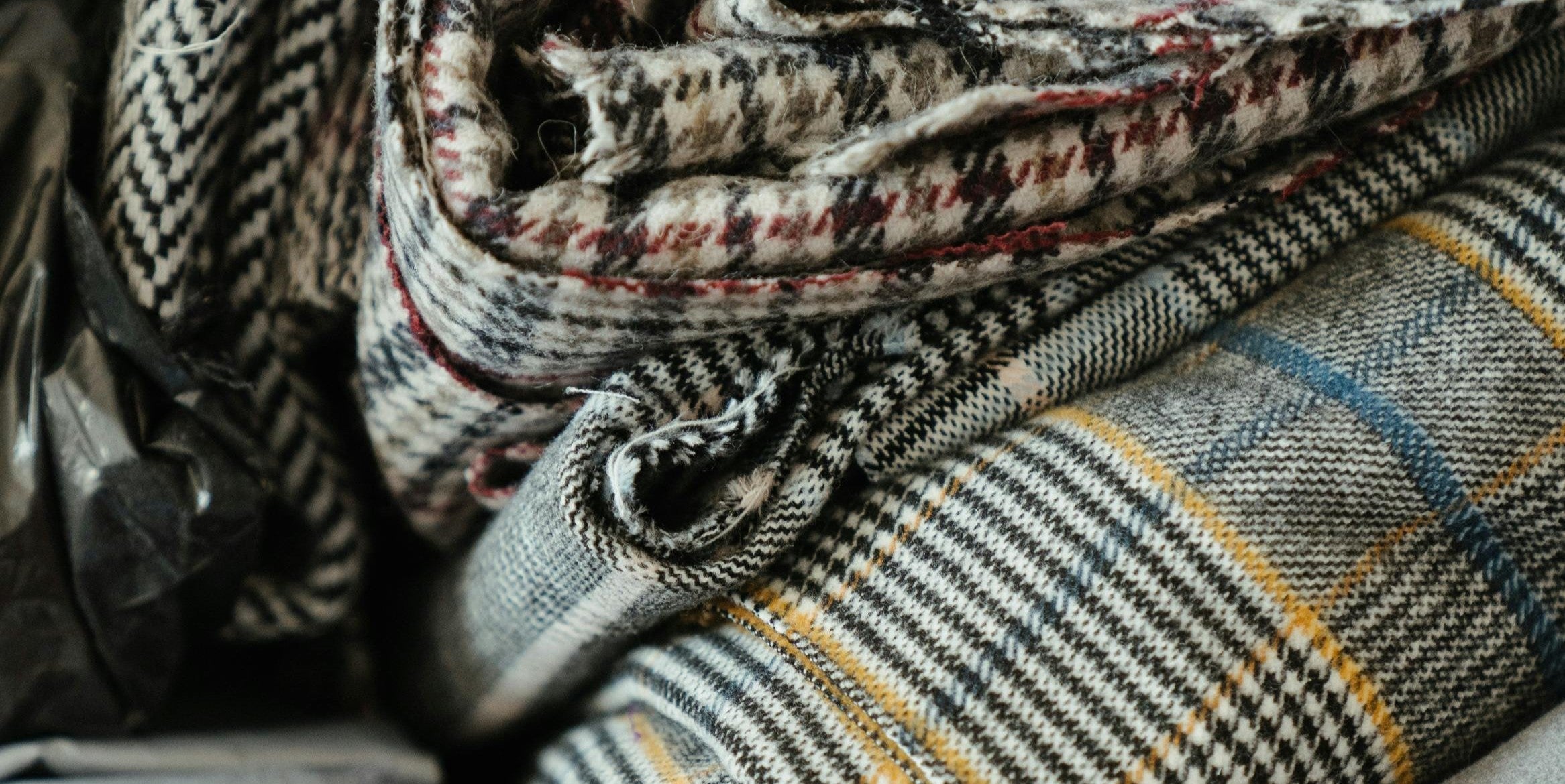 Les Motifs Tartan : Comment Porter ce Classique des Accessoires de Costume Imagen